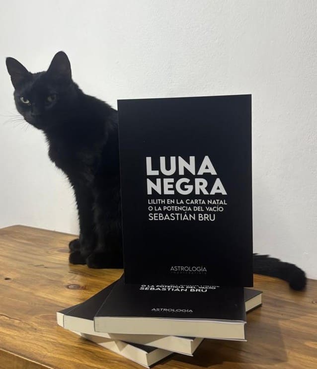 Portada del libro Luna Negra: Lilith en la carta natal o la potencia del vacío
